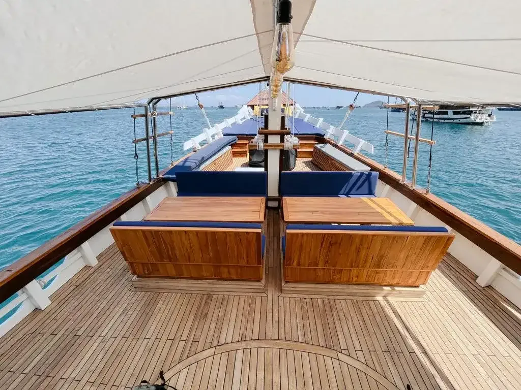 Lamain Voyage 2 - Luxury Phinisi Komodo Charter 2026